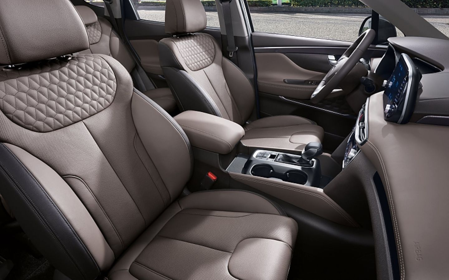 Hyundai Santa Fe 2018 - vorne sitzt es sich sehr bequem