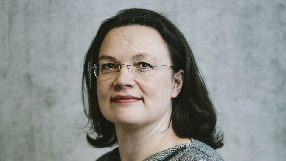 Von links an die Spitze: Mit 25 war Andrea Nahles Juso-Vorsitzende, später SPD-Generalsekretärin und Arbeitsministerin. Am 22. April soll sie Parteichefin werden. Sie lebt mit Tochter Ella, 7, in der Eifel