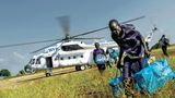 Ein Hubschrauber des Welternährungsprogramms bringt Lebensmittel und Impfdosen nach Ngueny