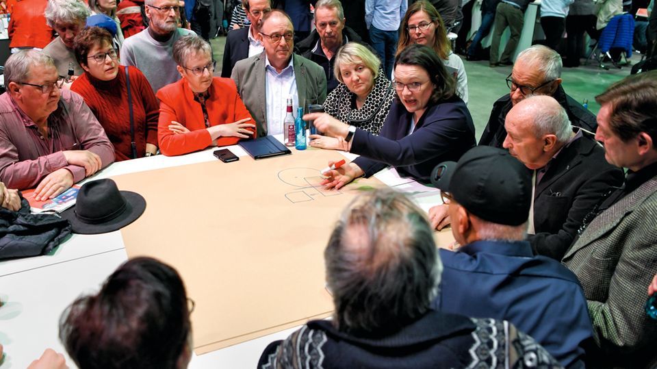 "Diese Regierung ist eine Chance für die SPD": Andrea Nahles diskutiert mit Parteimitgliedern auf der Regionalkonferenz in Mainz. Sie entscheiden mit ihrem Votum, ob es zur GroKo kommt