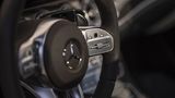 Das Lenkrad im Mercedes-AMG CLS 53 4MATIC ist gespickt von Funktionstasten