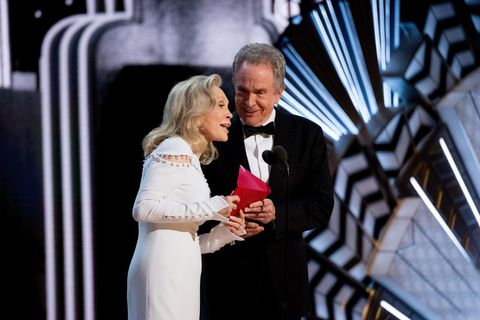 Oscar-Verleihung, Warren Beatty und Faye Dunaway auf der Bühne