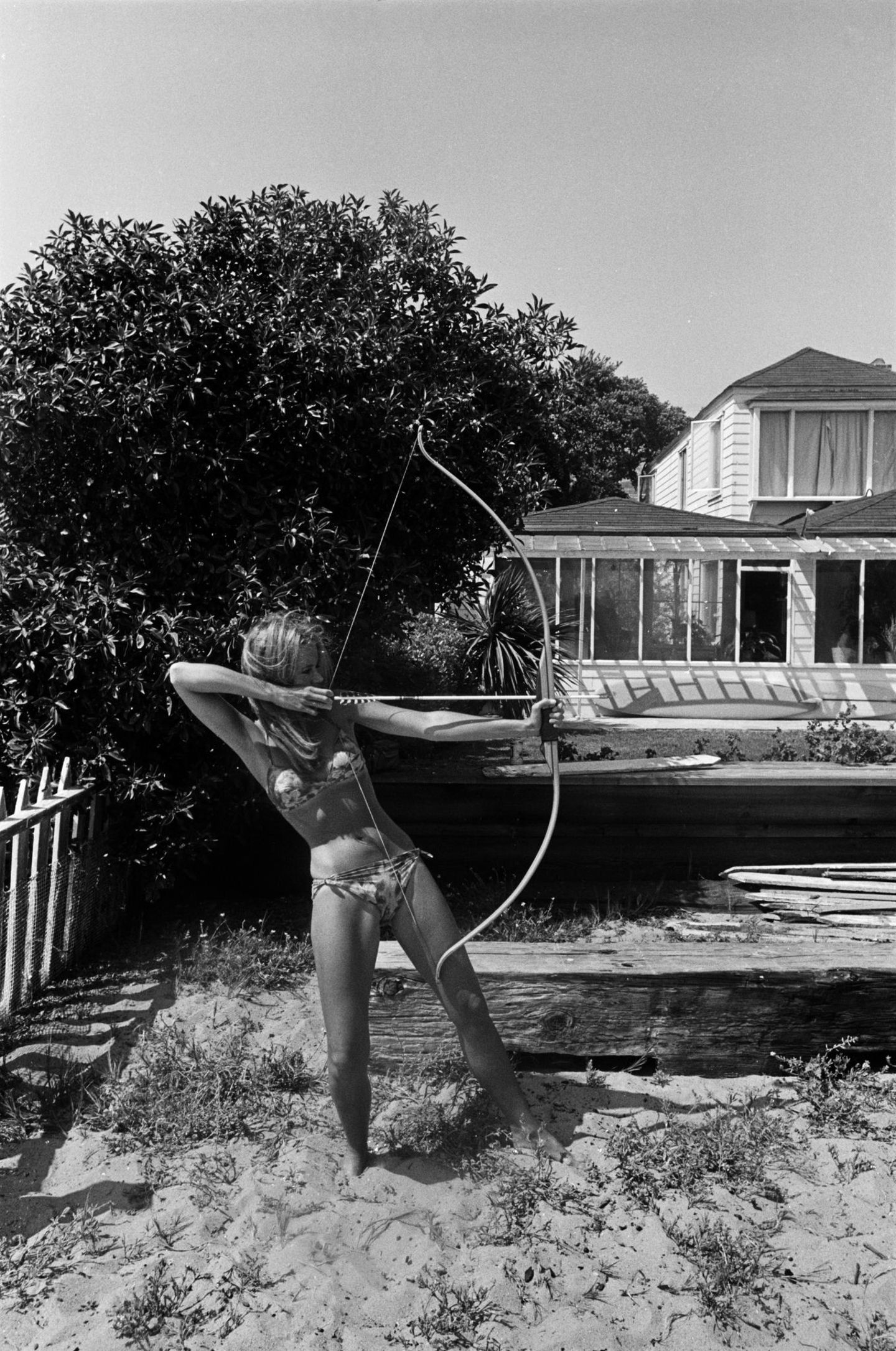 Bildband Dennis Hopper: Fotos aus den 1960ern, Jane Fonda mit Pfeil und Bogen