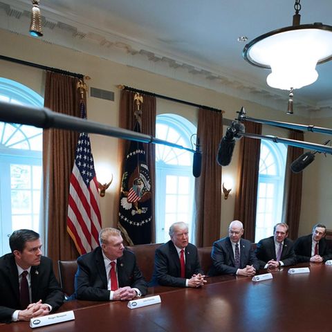 Donald Trump öffnet Meetings im Weißen Haus für Kameras und Mikrofone