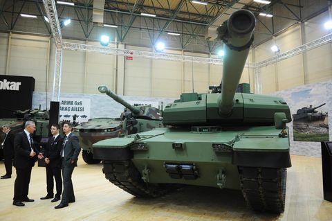 Die Türkei stellt ihren Altay Panzer bei der Internationalen Messe der Verteidigungsindustrie vor