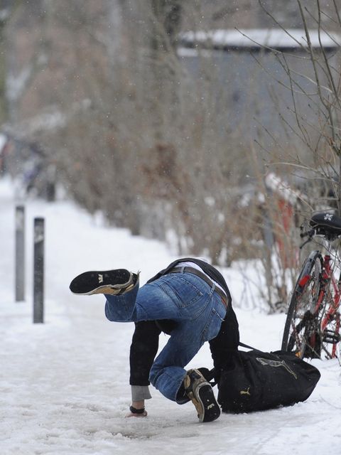 Glatteis: Dieser Trick schützt vor üblen Stürzen
