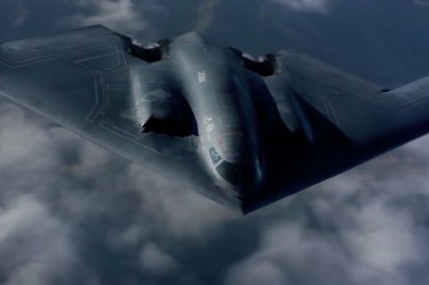 Tarnkappenbomber B-2: Vom Nuklearbomber zur Mehrzweckwaffe: Die "Spirit" ist seit 25 Jahren Symbol der US-Militärmacht