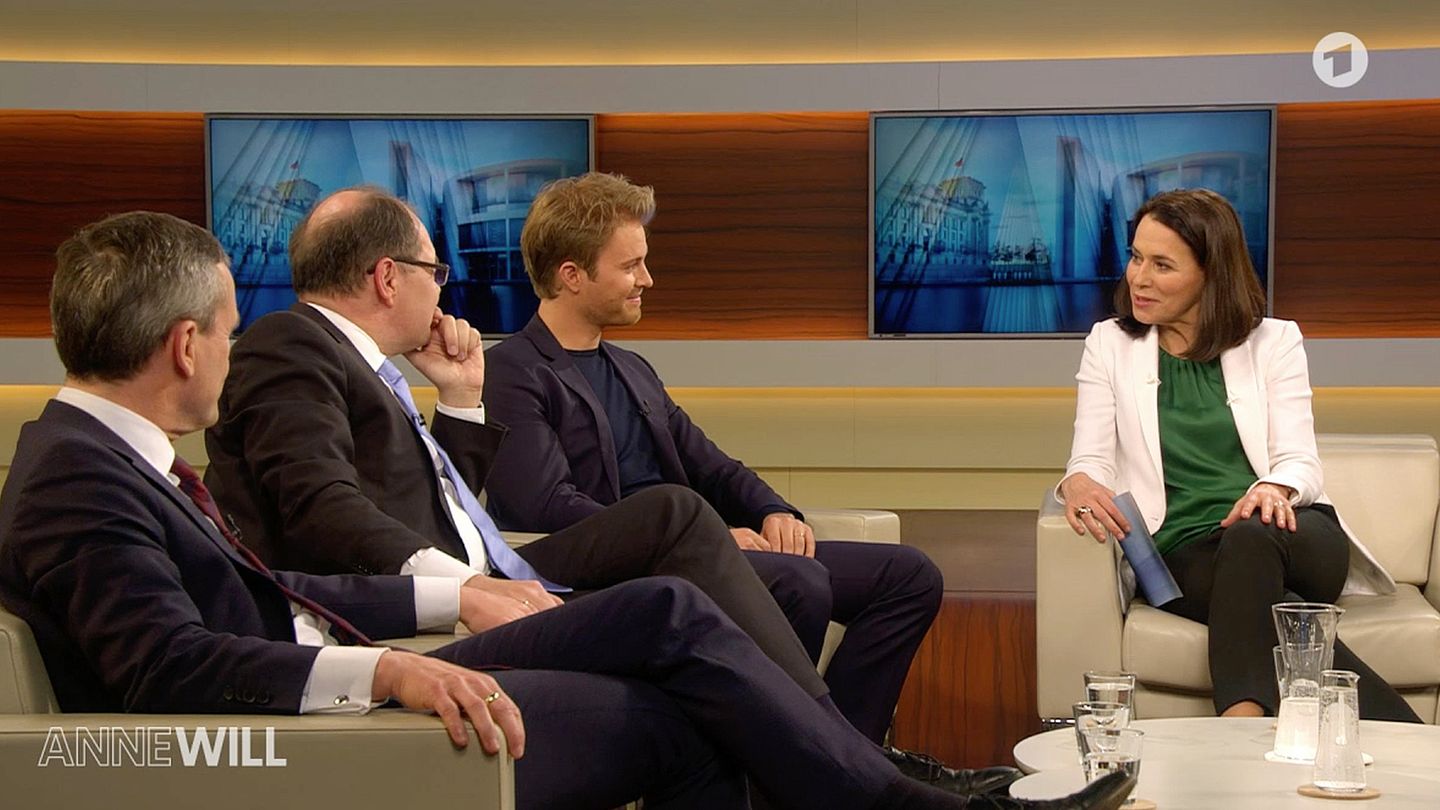 Anne Will mit Nico Rosberg und Minister Christian Schmidt in der Sendung zum Dieselskandal