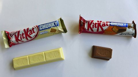 Seltsames Verwirrspiel: Hersteller Nestlé gibt bei manchen Kitkat-Sorten einen ganzen Riegel als Portion an, bei anderen einen halben oder ein Drittel. Auf Anfrage der Verbraucherzentrale erklärte das Unternehmen, man arbeite an einheitlichen Angaben.