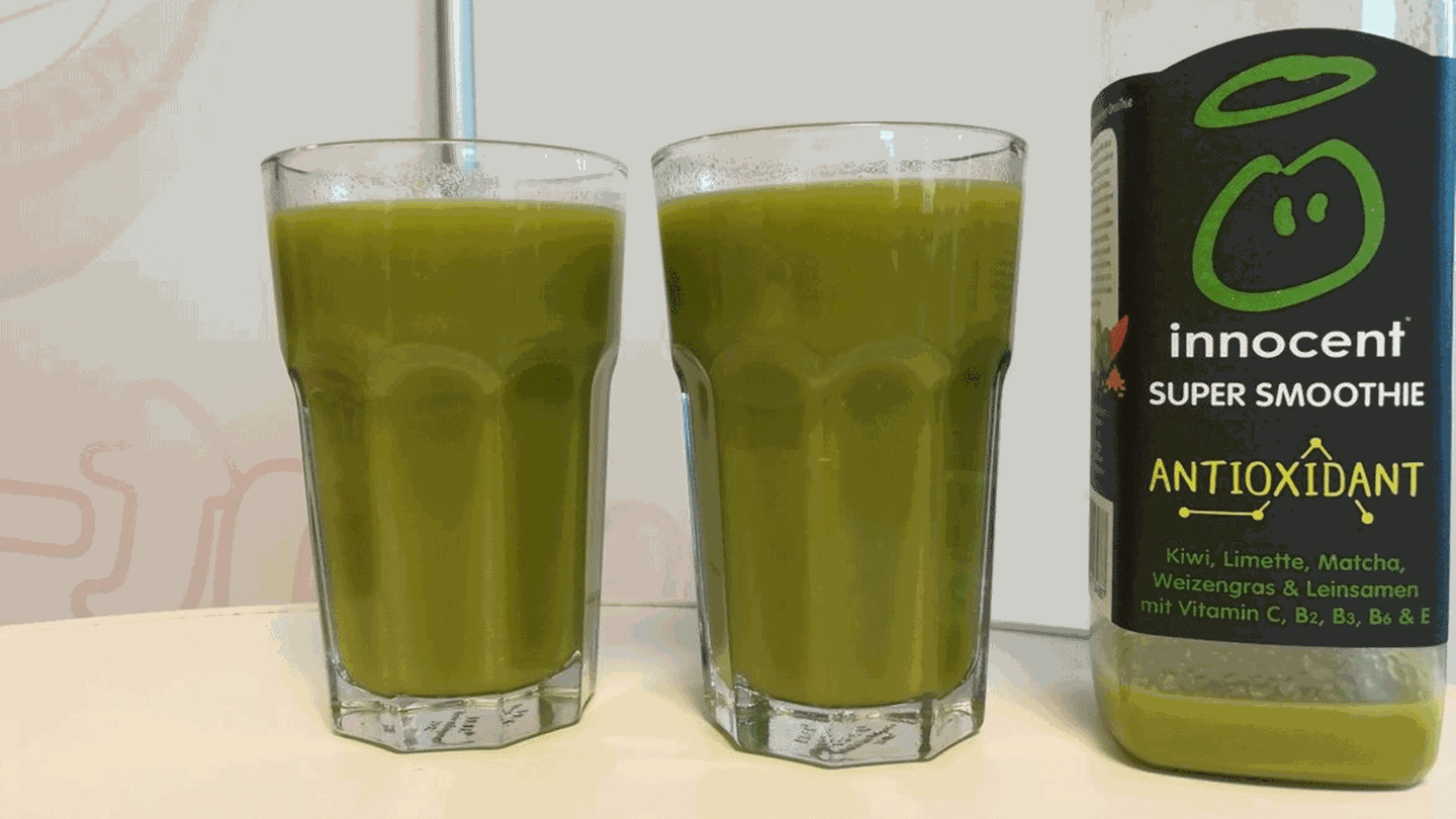 Wer sich bei diesem Smoothie an die Portionsangaben hält, erhält zwei Gläser und einen Rest von 30 Gramm.