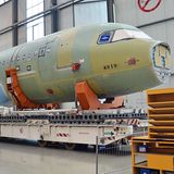 Fast täglich verlässt ein neuer Airbus der A320-Familie die Werkhallen in Hamburg-Finkenwerder.