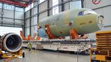Fast täglich verlässt ein neuer Airbus der A320-Familie die Werkhallen in Hamburg-Finkenwerder.