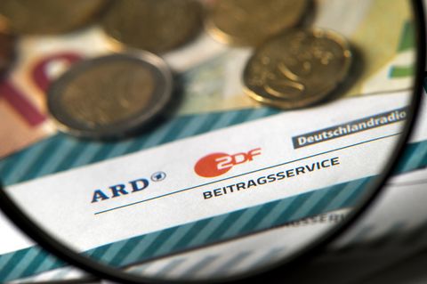 ARD und ZDF in der Diskussion - in politischer Debatte von Privaten nicht zu ersetzen