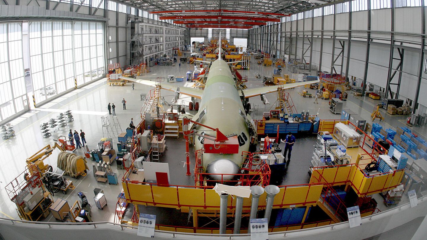Mit 12.000 Mitarbeitern ist Airbus der größte industrielle Arbeitgeber Hamburgs: 3718 Exemplare des Airbus A321 sind bestellt, mehr als 1600 wurden bereits ausgeliefert.