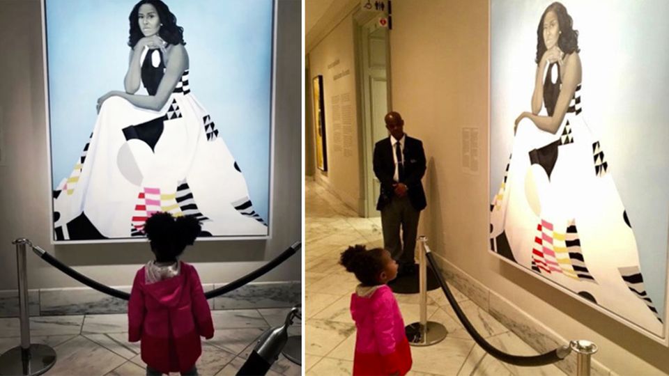 In US-Museum: Völlig fasziniert: Michelle-Obama-Porträt verzaubert Zweijährige In US-Museum: Völlig fasziniert: Michelle-Obama-Porträt verzaubert Zweijährige