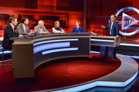 "Hart aber fair"-Moderator Frank Plasberg (r.) mit seinen Gästen