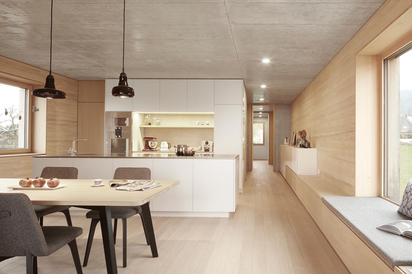 "Den Planern gelingt es, mithilfe eines geschickten Grundrisses auch einen schmalen und langgestreckten Bau optimal zu organisieren", sagt die Jury über das Haus am Bäumle
