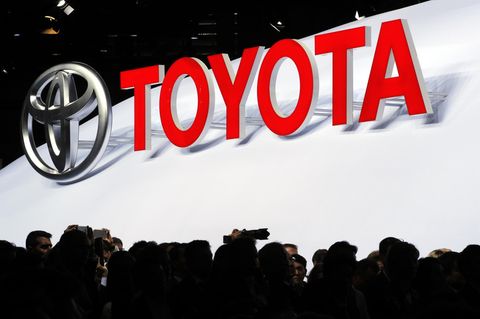 Roter Toyota-Schriftzug
