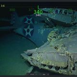 Gut zu erkennen, sind die Klappflügel des Flugzeugs.