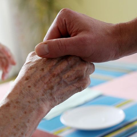 Liebevolle Pflege sollte der 36-Jährige leisten, stattdessen fiel er durch aggressives Verhalten gegenüber Patienten auf. (Symbolbild)