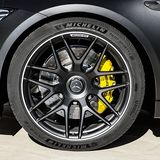 Mercedes AMG GT Coupé - die schwarzen Walzen greifen mächtig zu