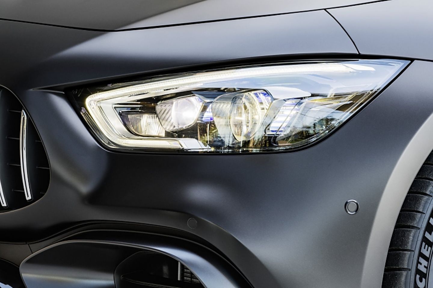 Mercedes AMG GT Coupé - LED-Licht ist Serie