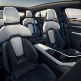 Porsche Mission E Cross Turismo - vier Einzelsitze im Innern