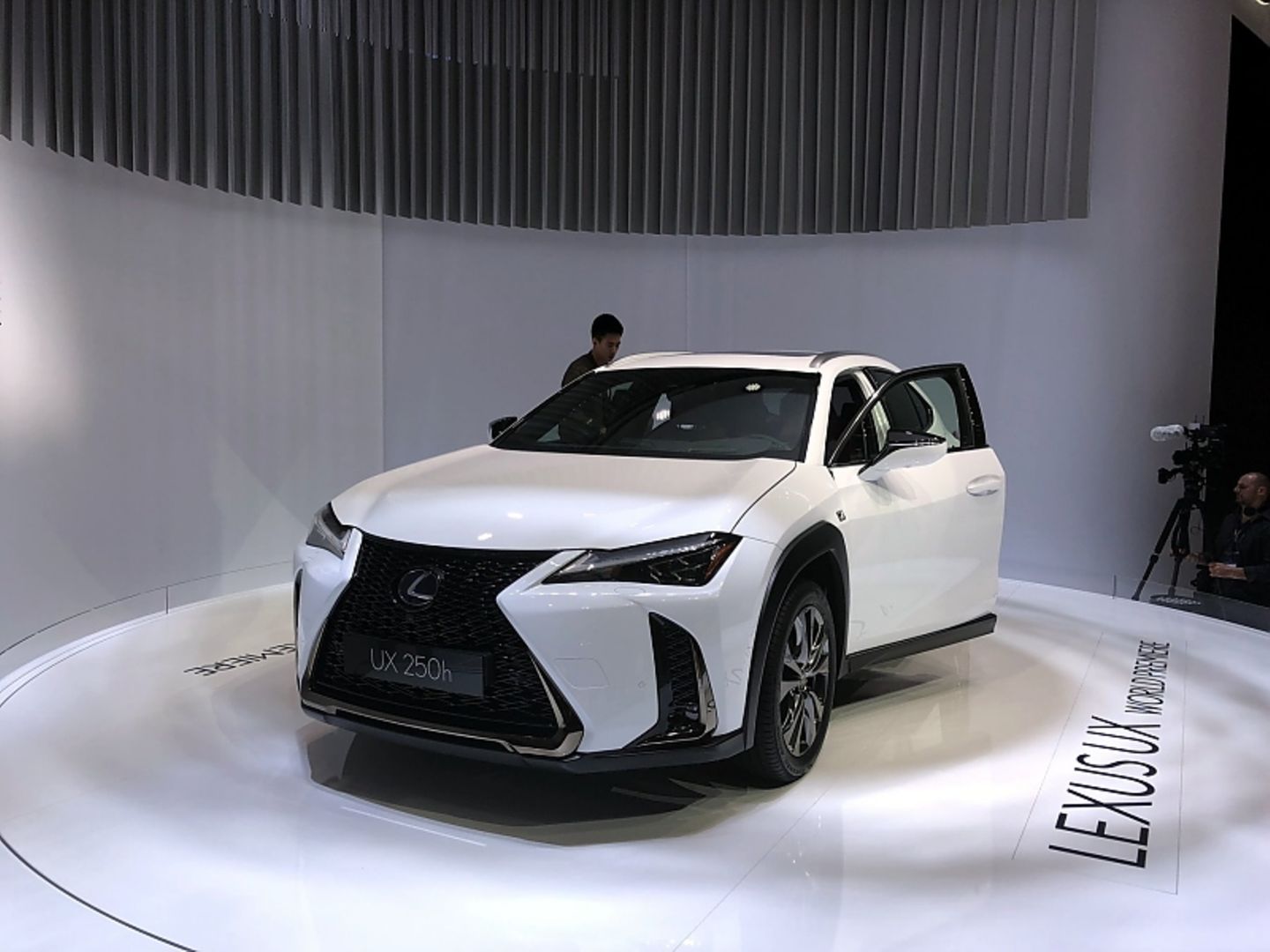 Lexus UX - ein neuer Konkurrent für BMW X3 und Mercedes GLC