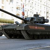 Das Fahrwerk lässt sich ein- und ausfahren, dadurch sollen die Geländefähigkeiten des T-14 steigen.