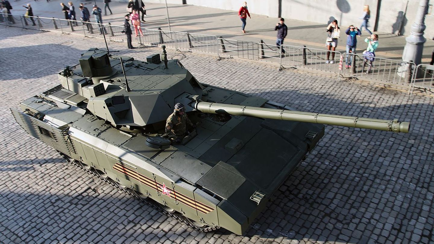 Die Besatzung ist in einem Schutzmodul im vorderen Teil des Panzers untergebracht.
