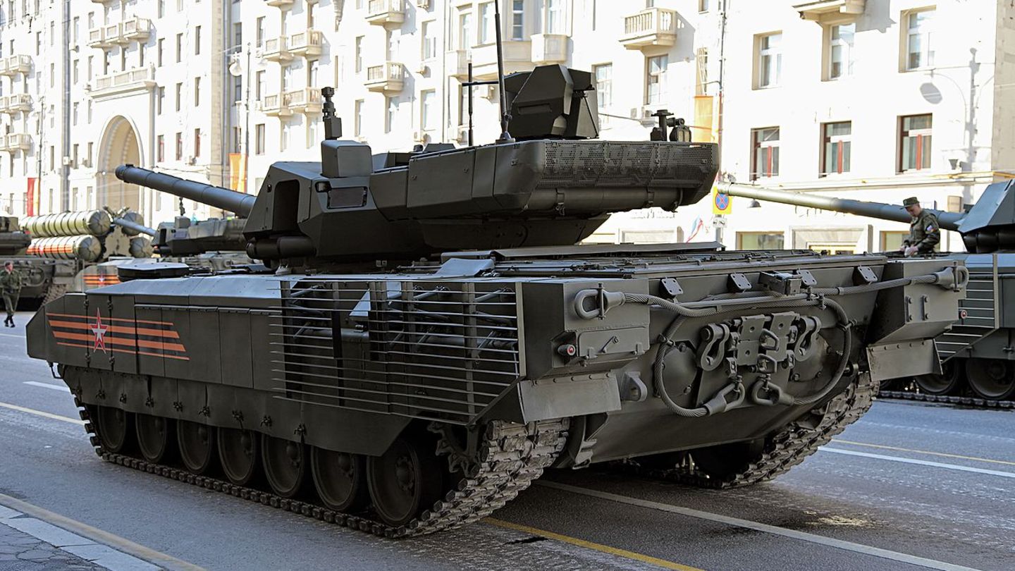 Rund um den Turm sind Module mit Abwehrwaffen und Elektronik untergebracht.
