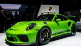 Die Welt und vor allem die Autokunden wartet auf eine Antwort auf die Dieselkrise und bekommt statt dessen PS-Boliden wie den Porsche 911 GT3RS präsentiert.