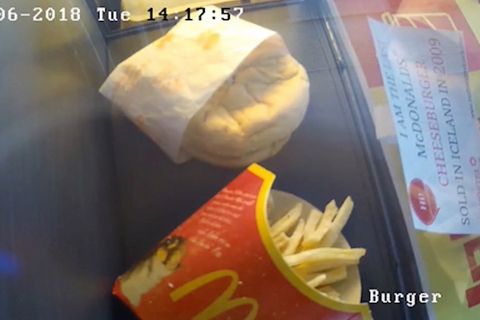 Von Schimmel keine Spur: Isländer kaufte vor acht Jahren dieses McDonalds-Menü - es hat sich nicht verändert