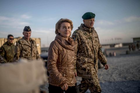 Ursula von der Leyen besucht Soldaten der Bundeswehr in Afghanistan