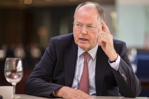 "Wir brauchen mehr Kevin Kühnerts": Gespräch mit Peer Steinbrück über die Lage der SPD