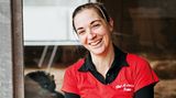 Mit großer Leidenschaft hilft Tierpflegerin Bettina Gaupmann den schwer traumatisierten Tieren zurück ins Leben