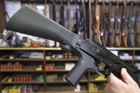 Dieses Zubehör - ein Bump-Stock-Device - verschafft der Waffe die Feuergeschwindigkeit eines militärischen Sturmgewehrs.