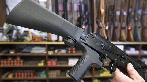 Dieses Zubehör - ein Bump-Stock-Device - verschafft der Waffe die Feuergeschwindigkeit eines militärischen Sturmgewehrs.