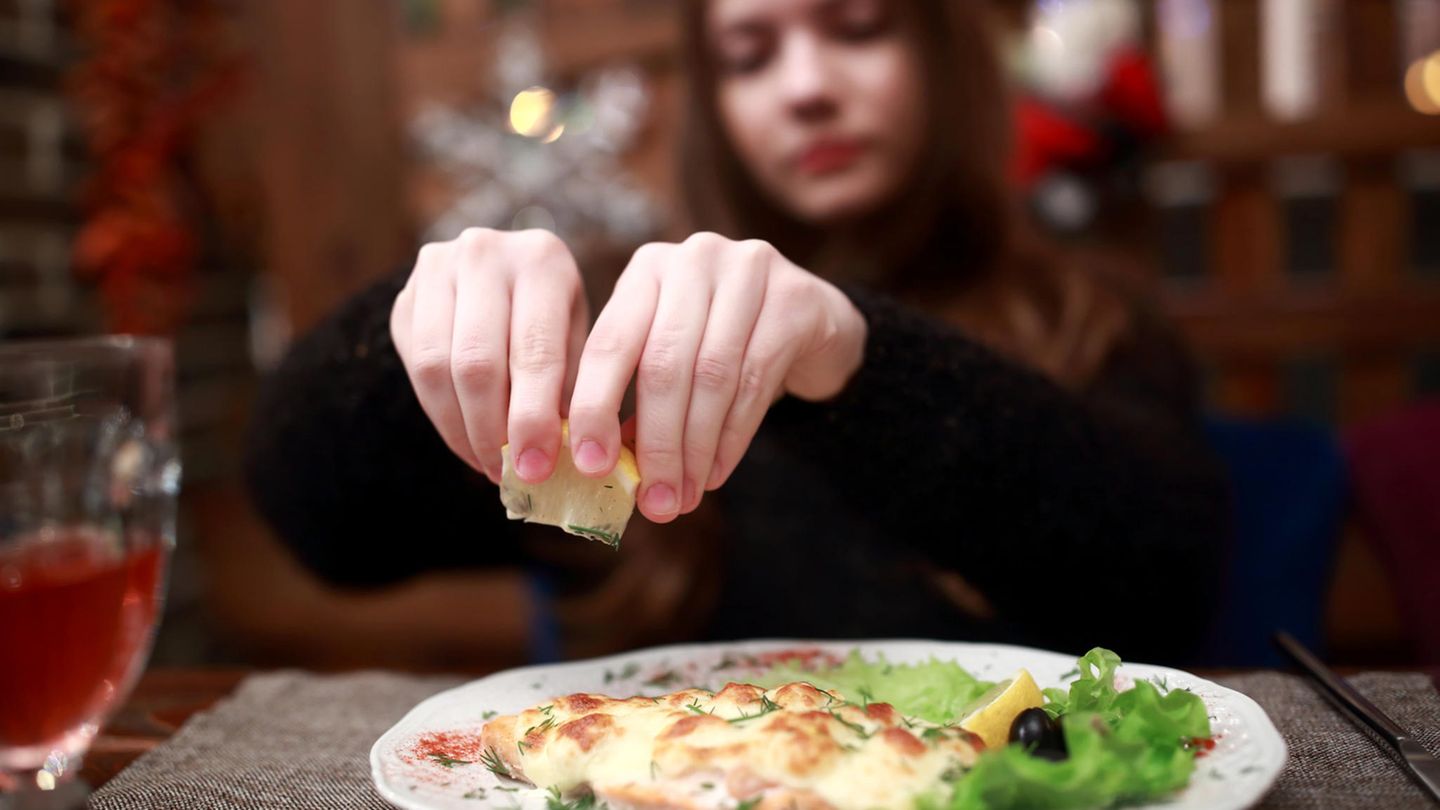 Frischer Fisch ist lecker - aber beim aufgetauten Pseudo-Frischfisch zahlt der Verbraucher drauf. 