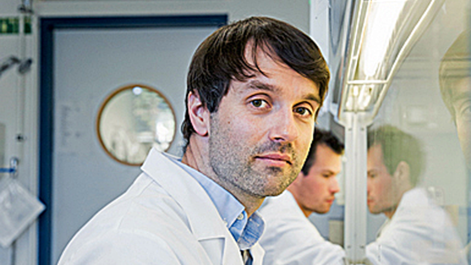 Ernährungstipps: In seinem Labor bei Potsdam untersucht der Molekularbiologe André Kleinridders, warum einige Nährstoffe das Gehirn resistent gegen Insulin machen – ein Risikofaktor für Übergewicht, Krankheit und frühes Altern In seinem Labor bei Potsdam untersucht der Molekularbiologe André Kleinridders, warum einige Nährstoffe das Gehirn resistent gegen Insulin machen – ein Risikofaktor für Übergewicht, Krankheit und frühes Altern