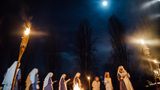 Die Nonnen feiern eine Mond-Zeremonie für die Novizinnen. 