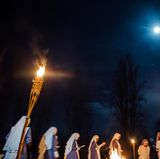 Die Nonnen feiern eine Mond-Zeremonie für die Novizinnen. 