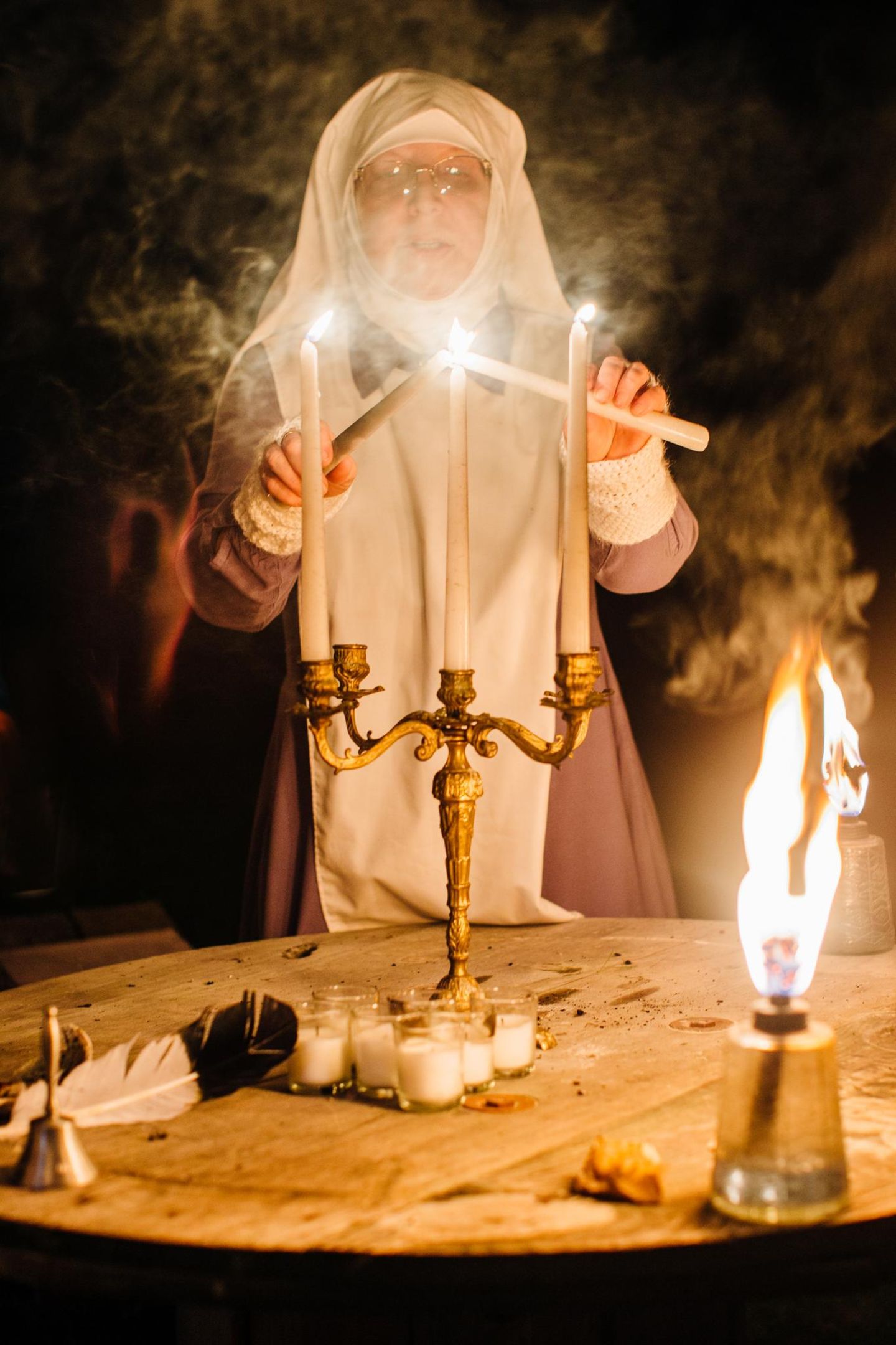 Einerseits fühlt es sich falsch an, dass diese Frauen ihre Cannabis- Religion so werbewirksam vermarkten. Andererseits: Kirchen wussten schon immer, wie man Geld verdient. Und diese ist eigentlich ganz sympathisch.