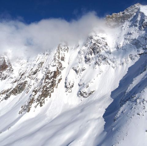 Lawine Alpen im Schnee