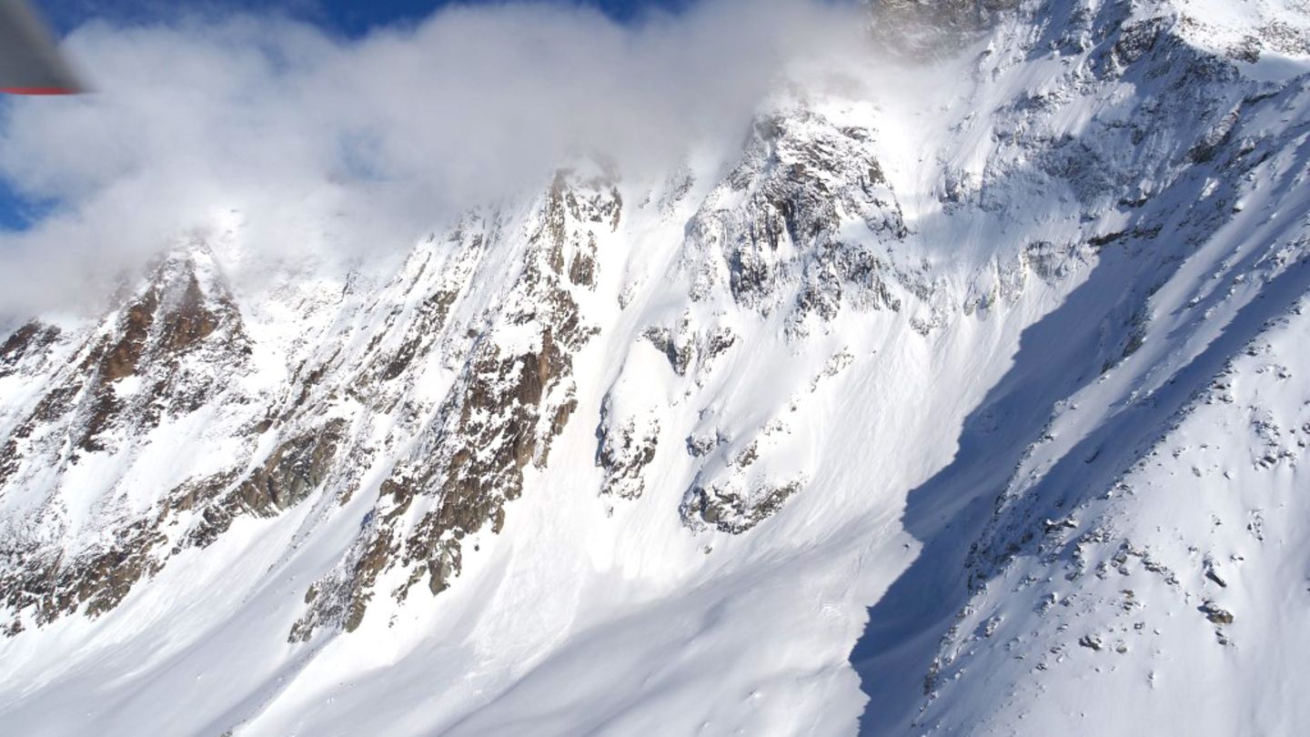 Lawine Alpen im Schnee