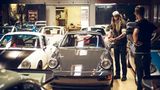 Vielleicht sieht so nicht das Paradies aus, aber dann zumindest das Parkhaus des Paradieses: Walkers Garage in Downtown L.A. Mehr als 40 Porsches stehen hier.