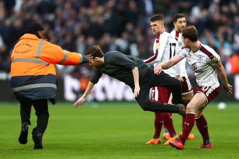 Beim Heimspiel von West Ham United in der Premier League kam es mehrfach zu Unterbrechungen durch Zuschauer