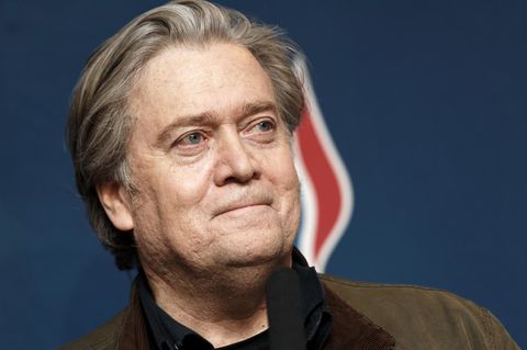 In den USA ist Steve Bannon tief gefallen, an Gefährlichkeit  hat er nichts eingebüsst.