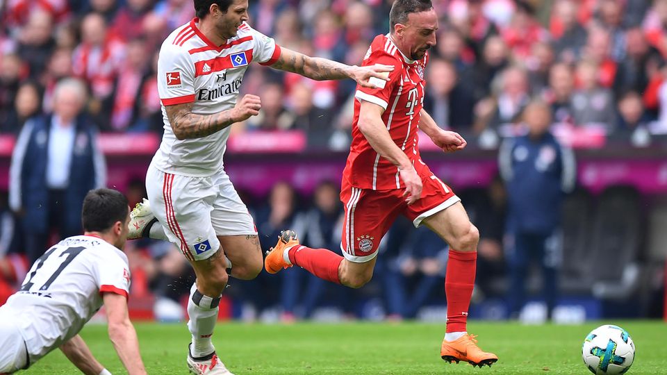 Auch mit 34 Jahren noch zu flink für die HSV-Abwehr: Franck Ribery Auch mit 34 Jahren noch zu flink für die HSV-Abwehr: Franck Ribery