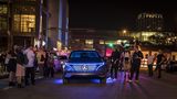 Mercedes EQ auf Nachtfahrt
